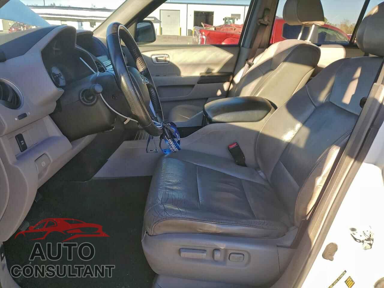 HONDA PILOT 2011 - 5FNYF4H52BB001387