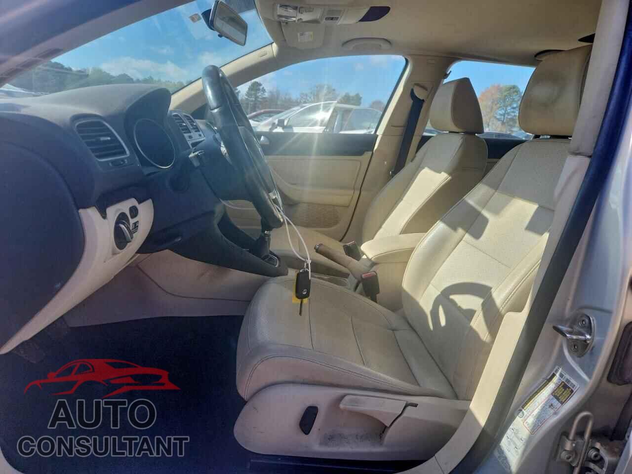 VOLKSWAGEN JETTA 2011 - 3VWML7AJXBM649939