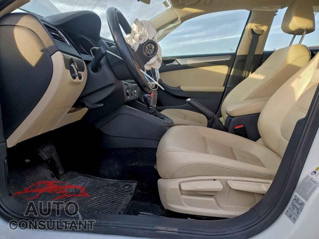 VOLKSWAGEN JETTA 2017 - 3VWDB7AJ0HM372391