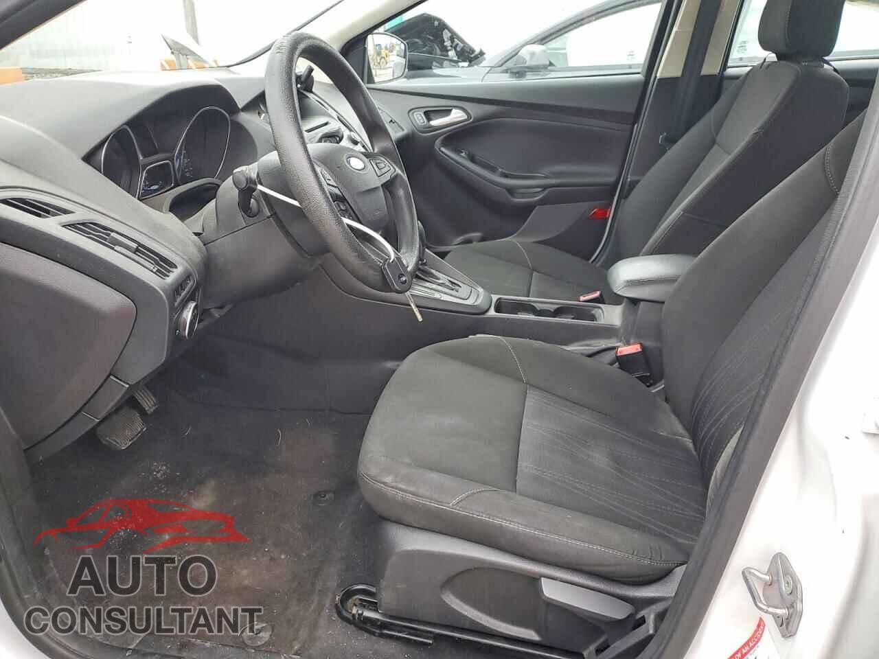 FORD FOCUS 2015 - 1FADP3F23FL240146