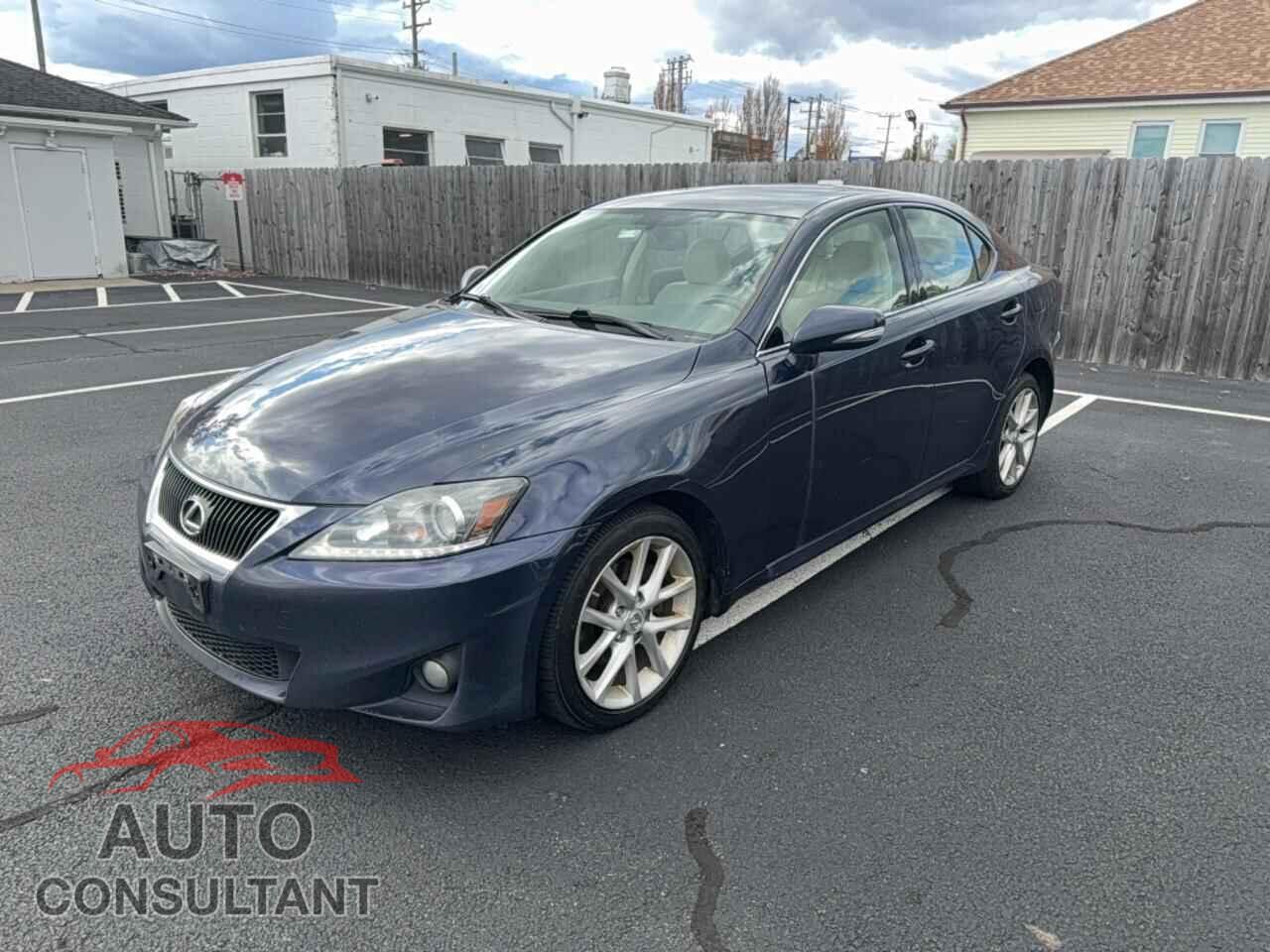 LEXUS IS 2012 - JTHCF5C26C5052907