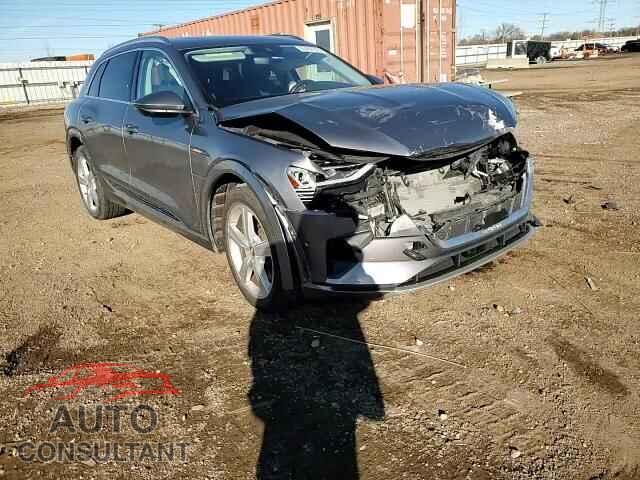 AUDI E-TRON 2019 - WA1LAAGE6KB005352