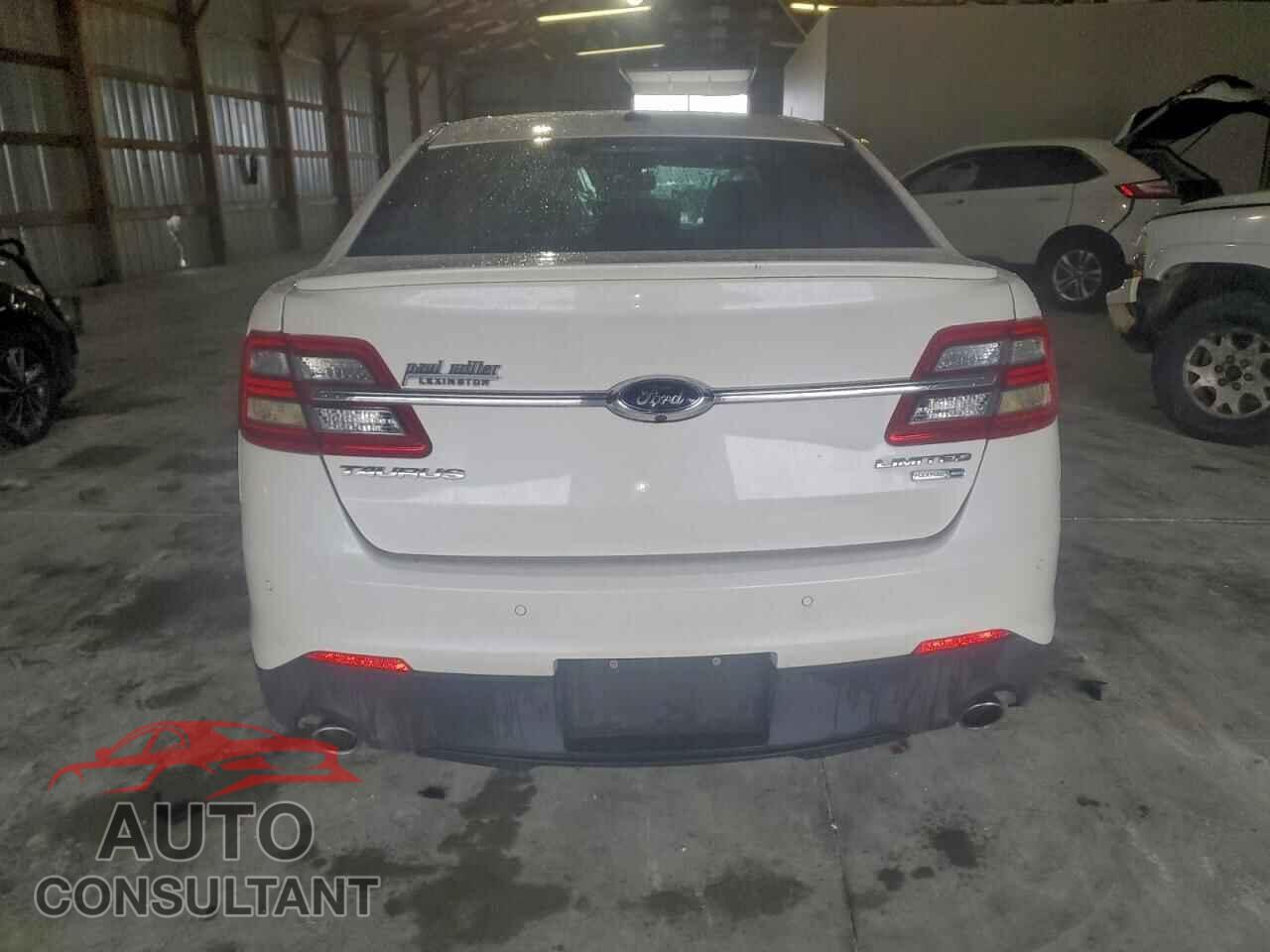 FORD TAURUS 2018 - 1FAHP2J83JG103040