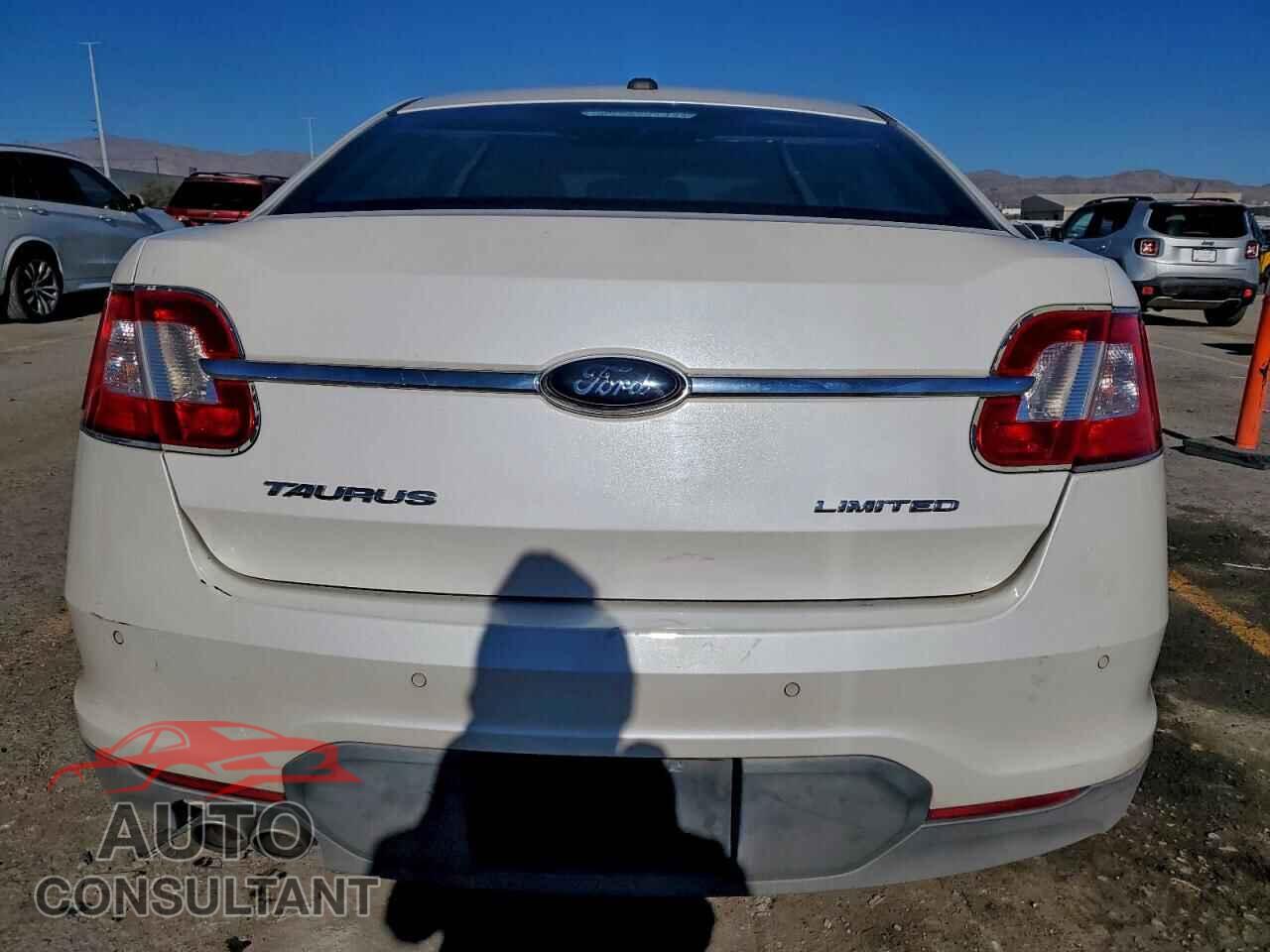 FORD TAURUS 2010 - 1FAHP2FW2AG113677