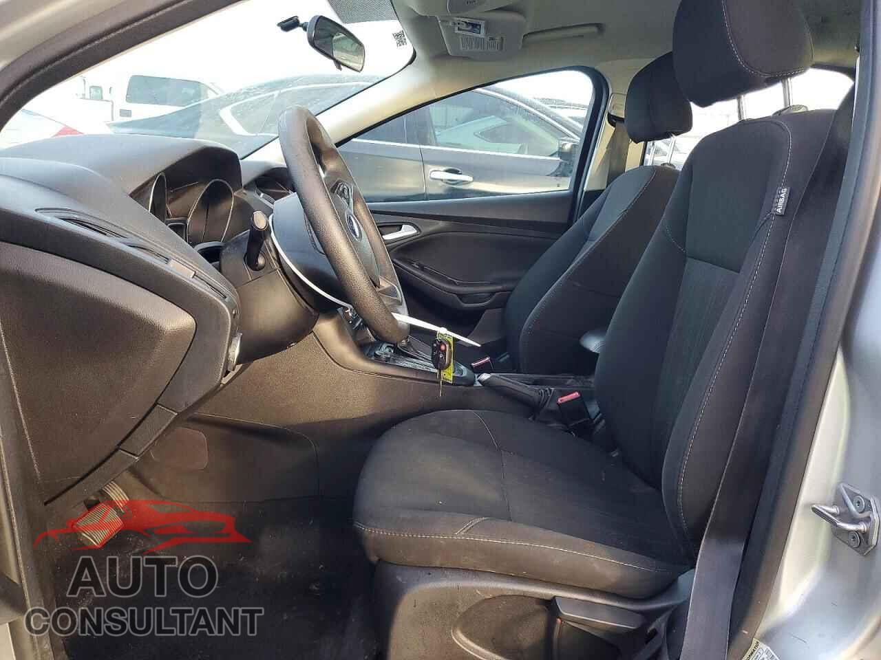 FORD FOCUS 2017 - 1FADP3F22HL223471