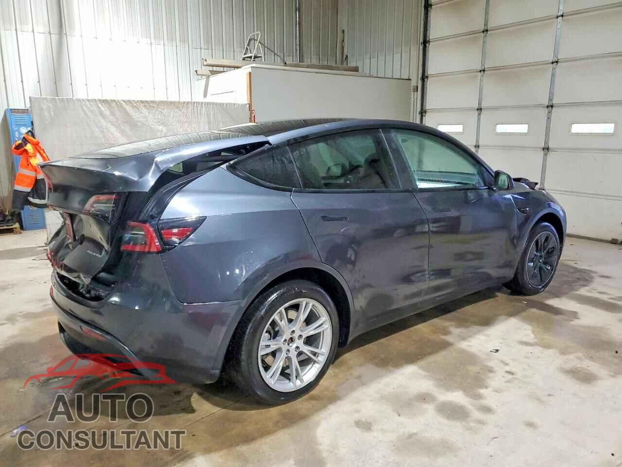 TESLA MODEL Y 2024 - 7SAYGAEE3RF038008
