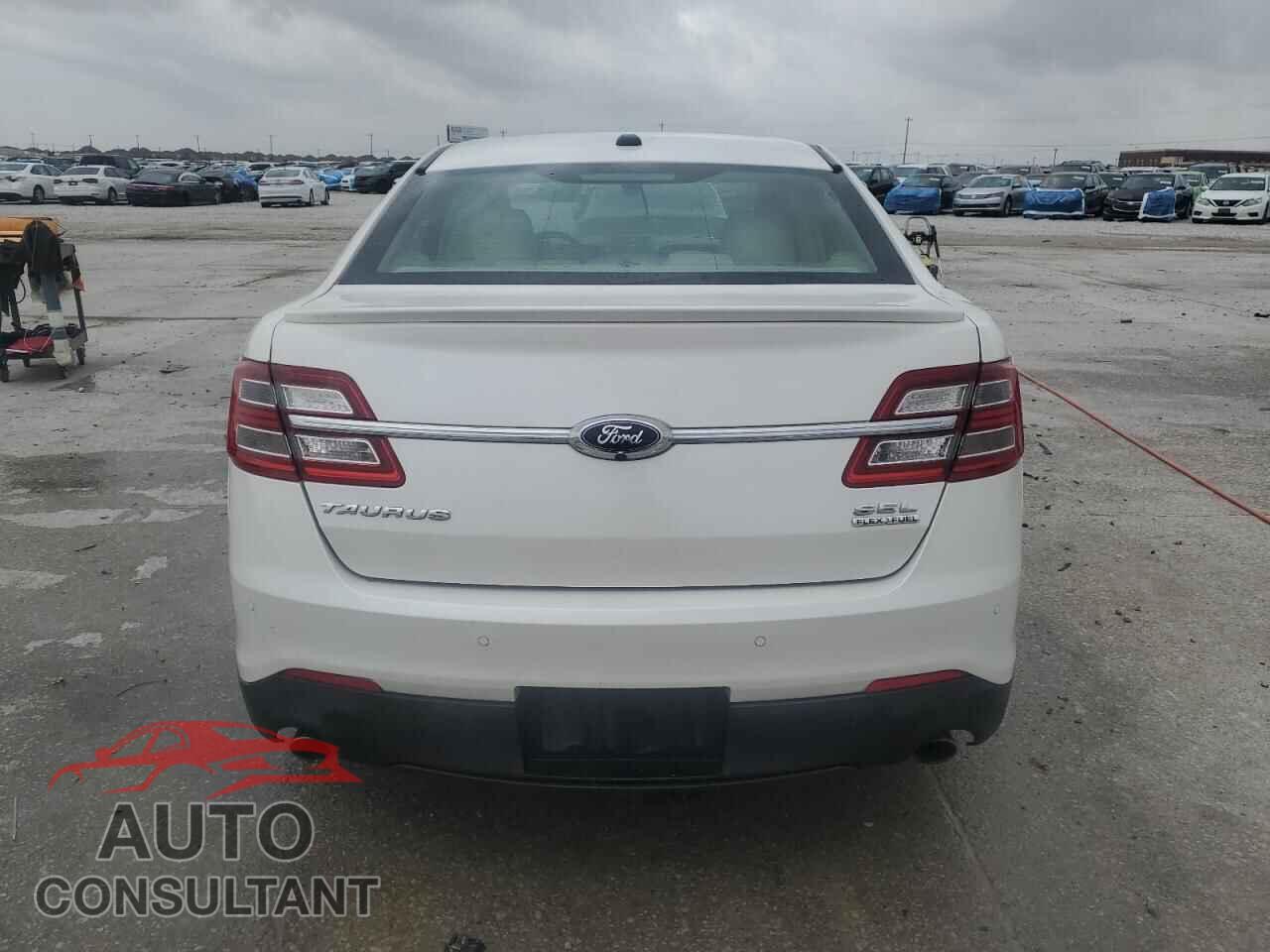 FORD TAURUS 2015 - 1FAHP2E89FG202060