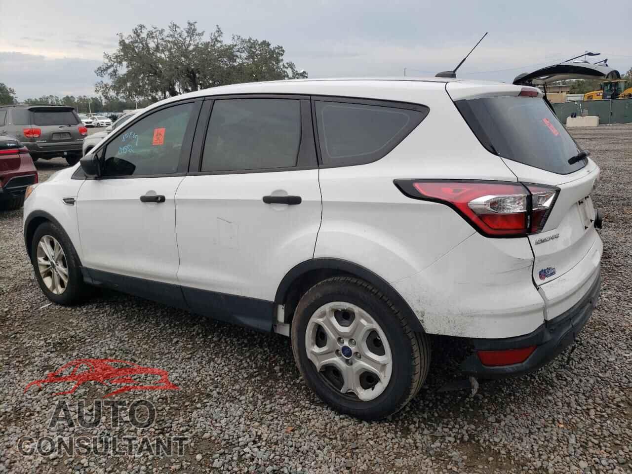 FORD ESCAPE 2017 - 1FMCU0F77HUC19382