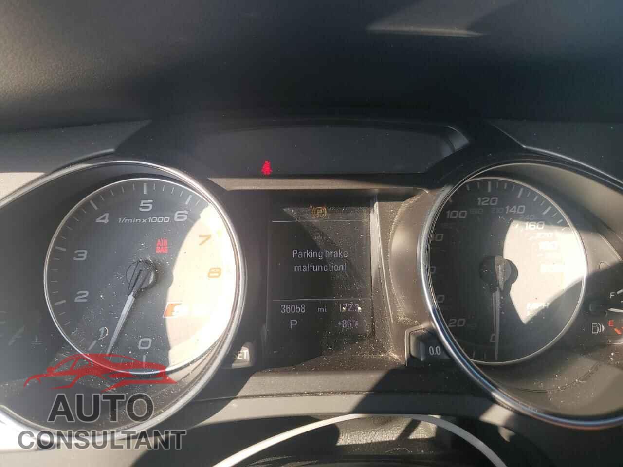 AUDI S5/RS5 2011 - WAUCVAFR4BA066524