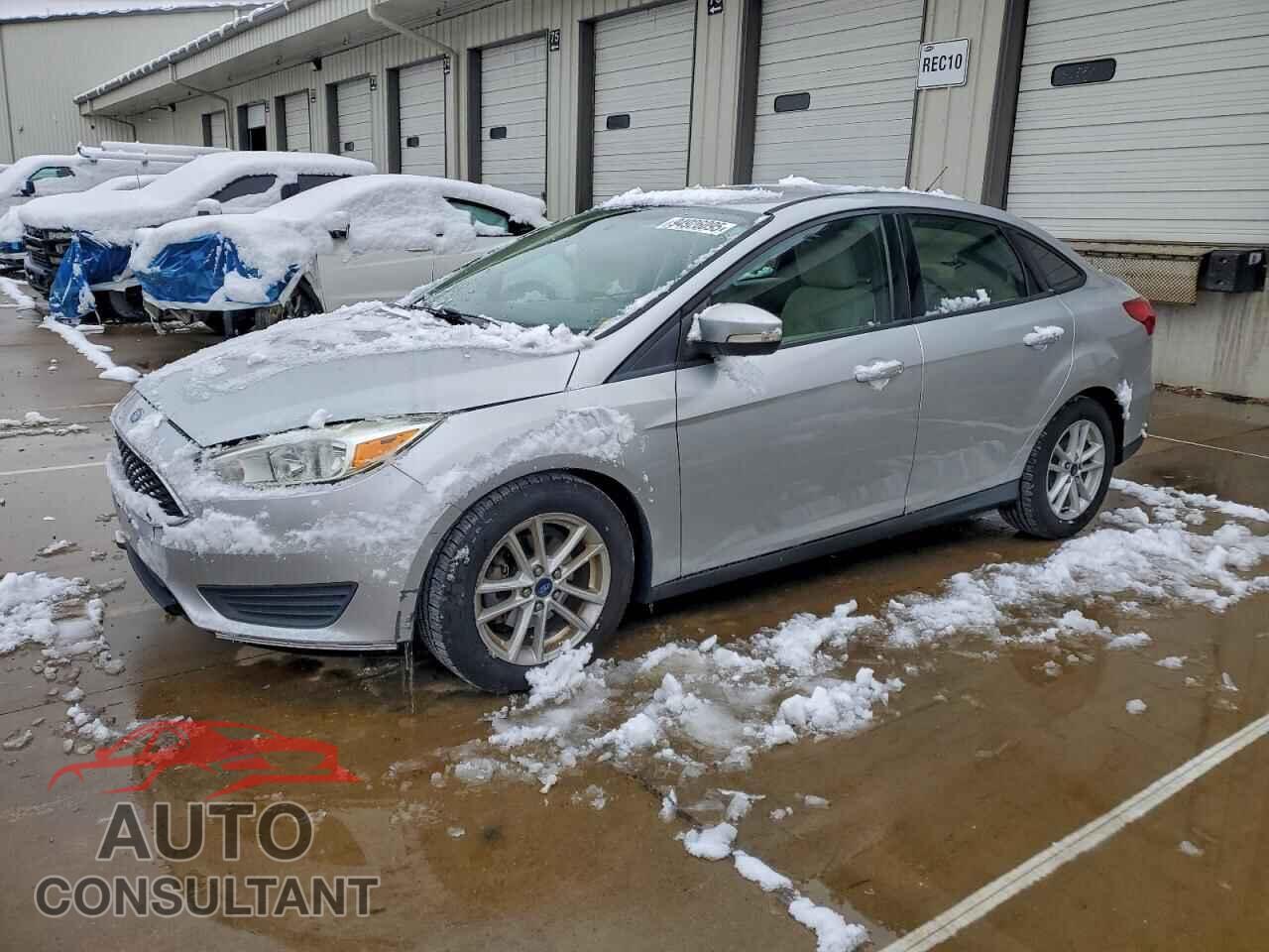 FORD FOCUS 2015 - 1FADP3F24FL217569