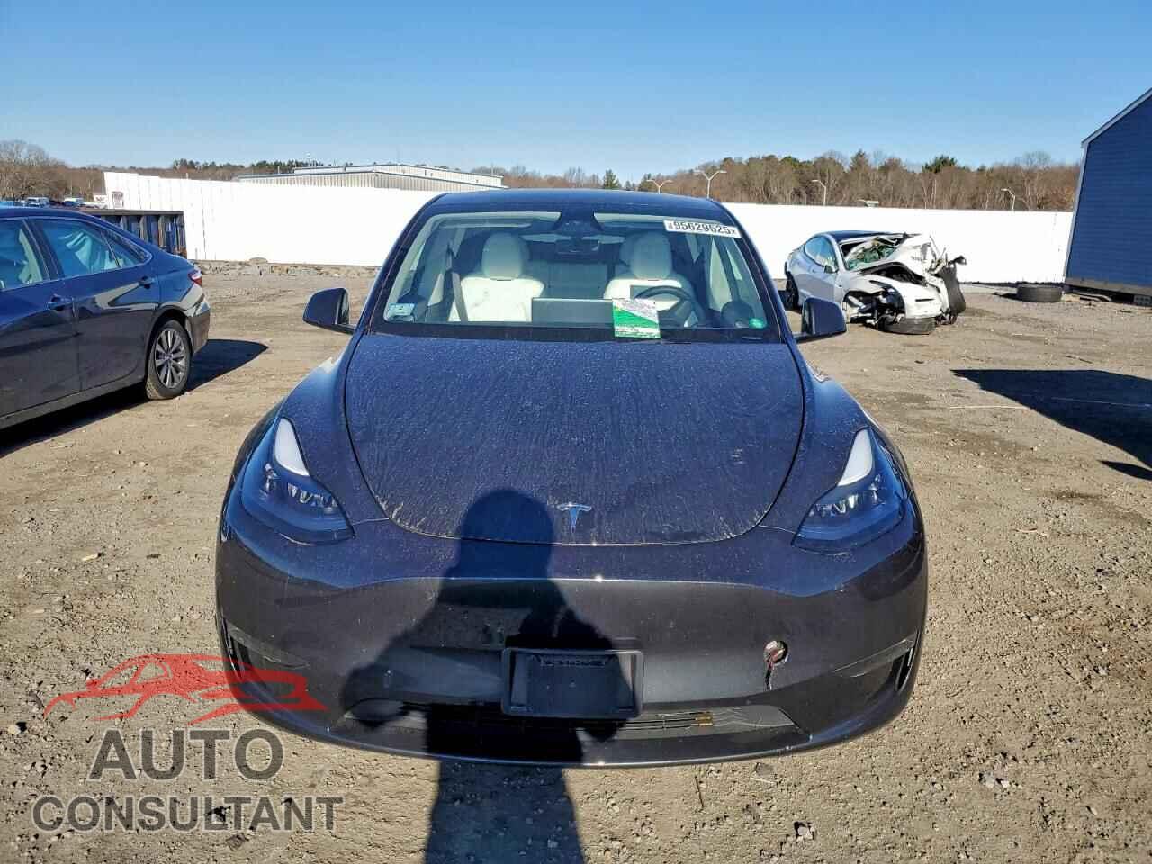 TESLA MODEL Y 2024 - 7SAYGAEE4RF014395