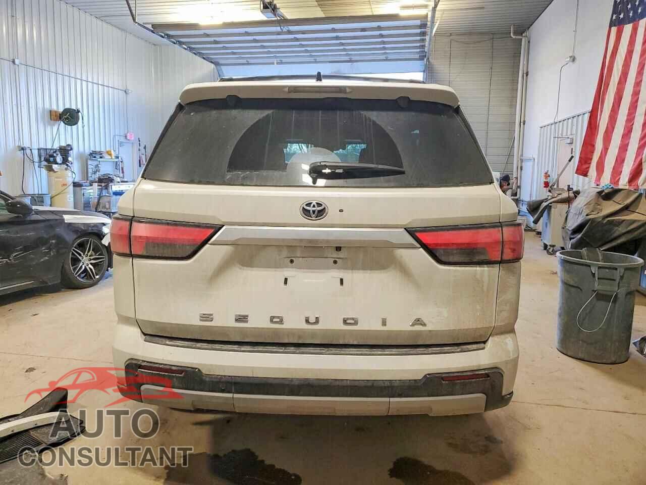 TOYOTA SEQUOIA 2023 - 7SVAAABA8PX014264