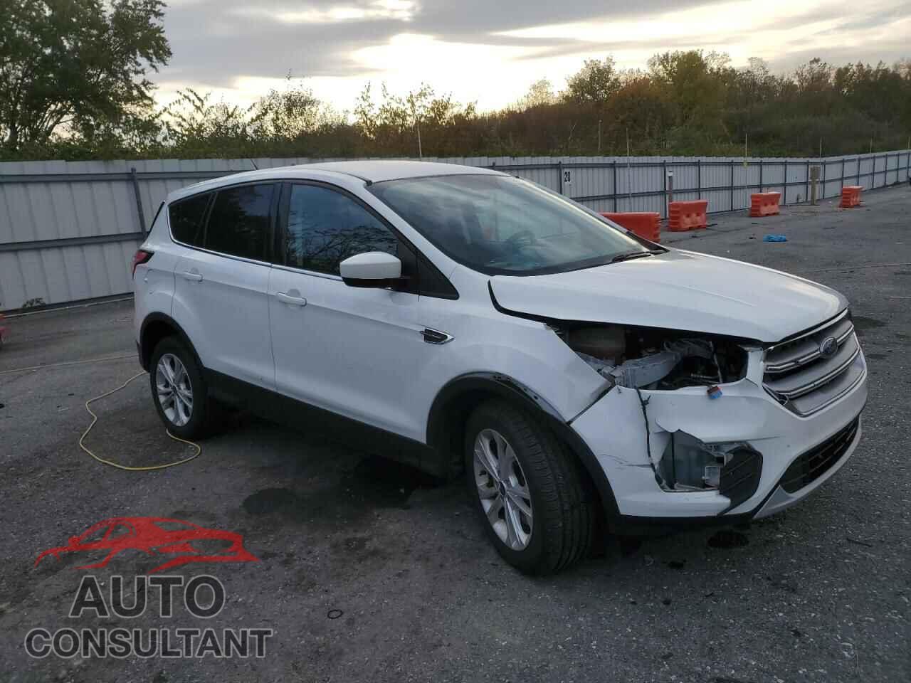 FORD ESCAPE 2017 - 1FMCU9GD7HUE00331