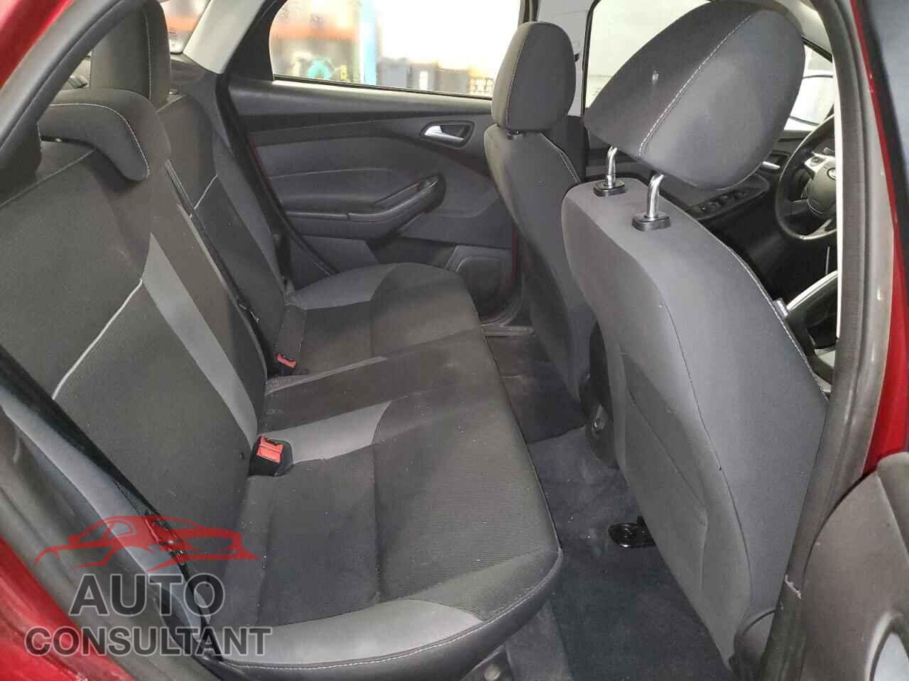 FORD FOCUS 2014 - 1FADP3F28EL118252