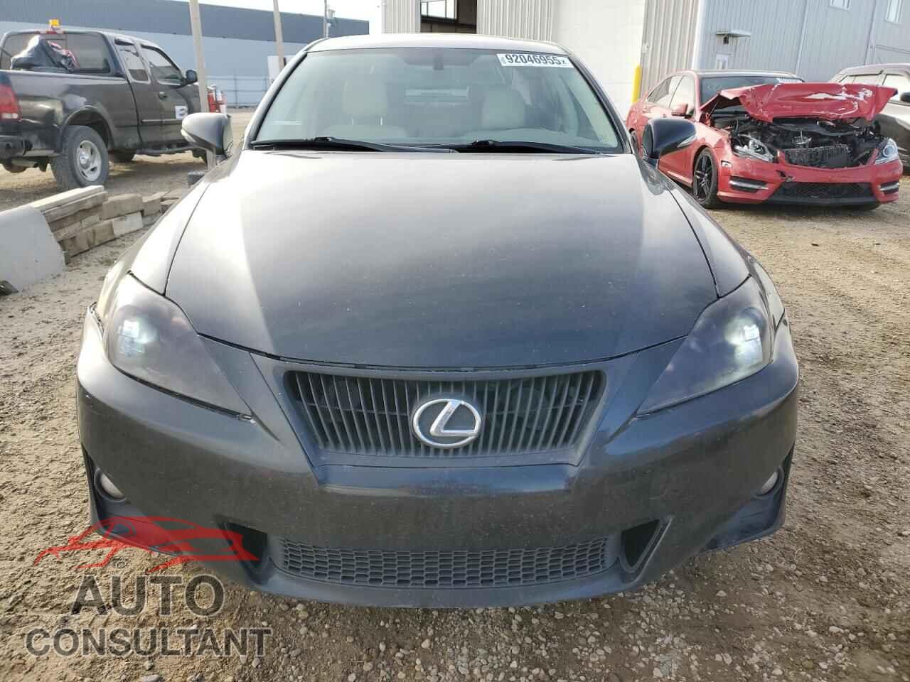 LEXUS IS 2011 - JTHCF5C23B5052524