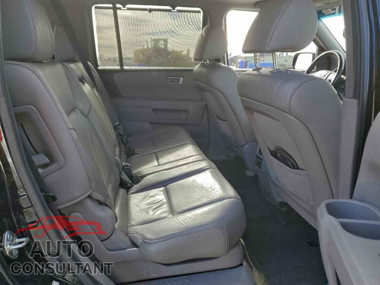 HONDA PILOT 2015 - 5FNYF4H94FB004185
