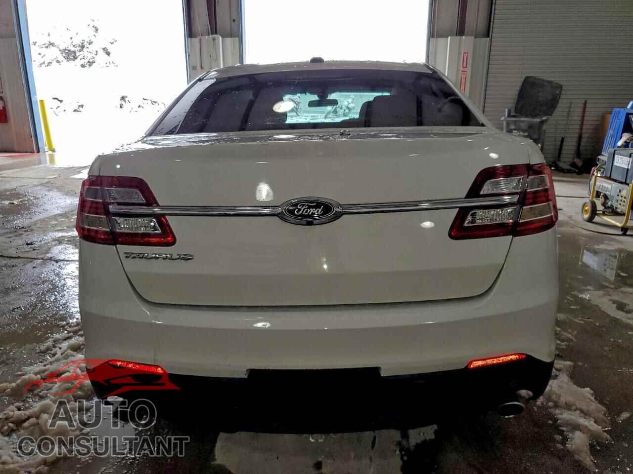 FORD TAURUS 2018 - 1FAHP2D84JG129660