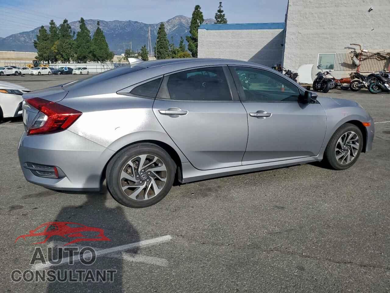 HONDA CIVIC 2018 - 2HGFC2F77JH577883