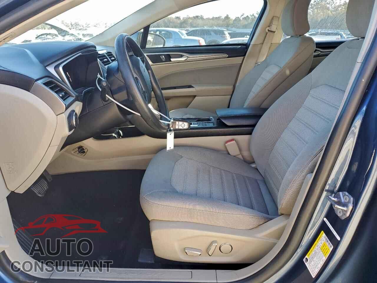 FORD FUSION 2019 - 3FA6P0LU1KR242017