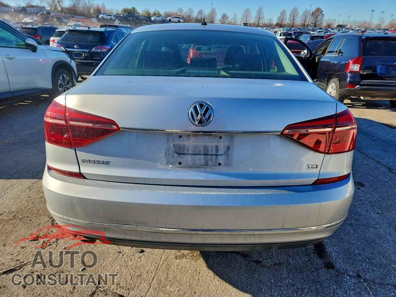 VOLKSWAGEN PASSAT 2017 - 1VWAT7A38HC031825