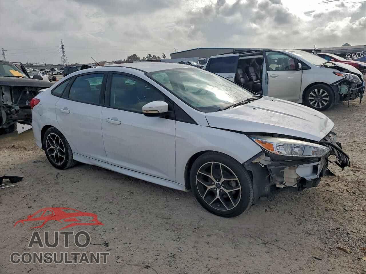 FORD FOCUS 2015 - 1FADP3F23FL240373