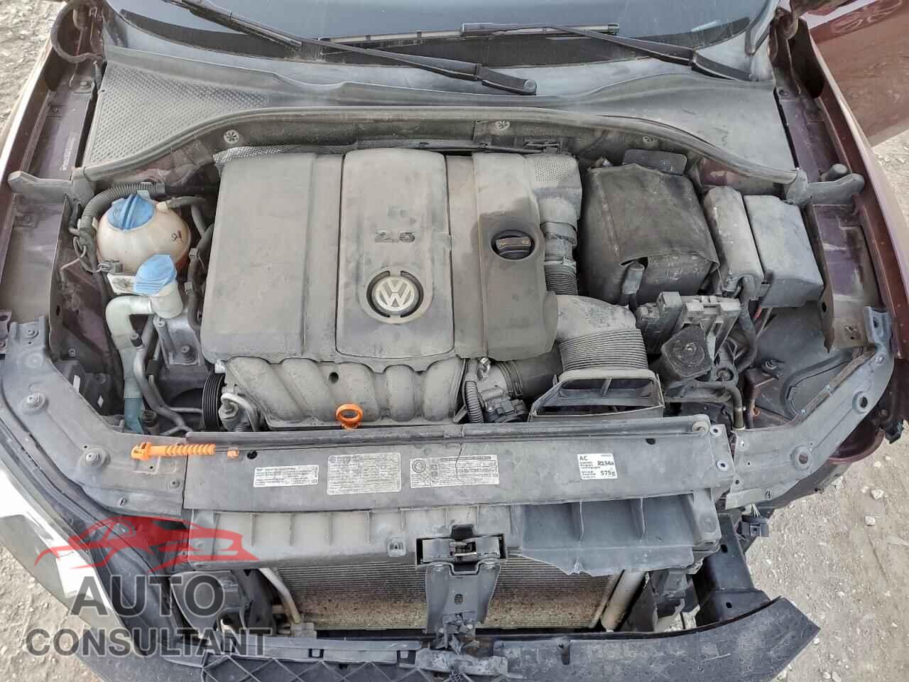 VOLKSWAGEN PASSAT 2013 - 1VWBP7A33DC085844