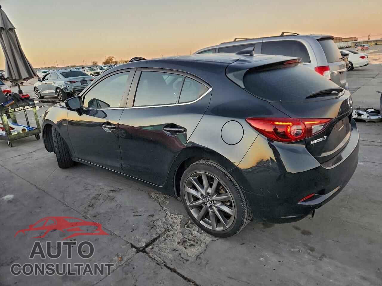 MAZDA 3 2018 - 3MZBN1M37JM189231