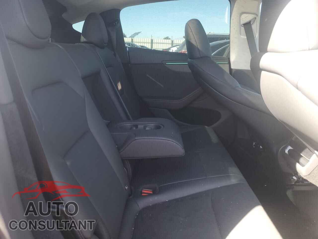 TESLA MODEL Y 2026 - 7SAYGDEDXTF388879