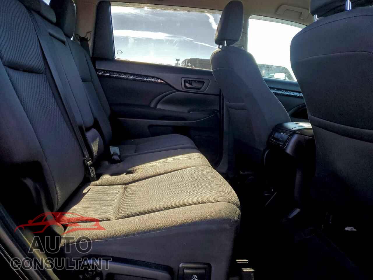 TOYOTA HIGHLANDER 2019 - 5TDBZRFH0KS951122
