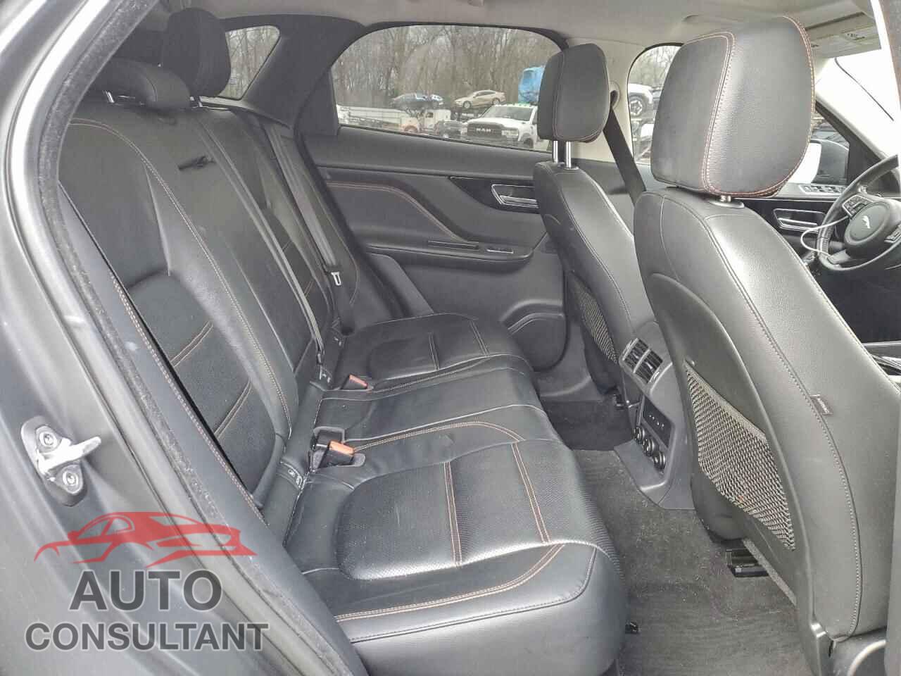 JAGUAR F-PACE 2017 - SADCK2BN4HA090176
