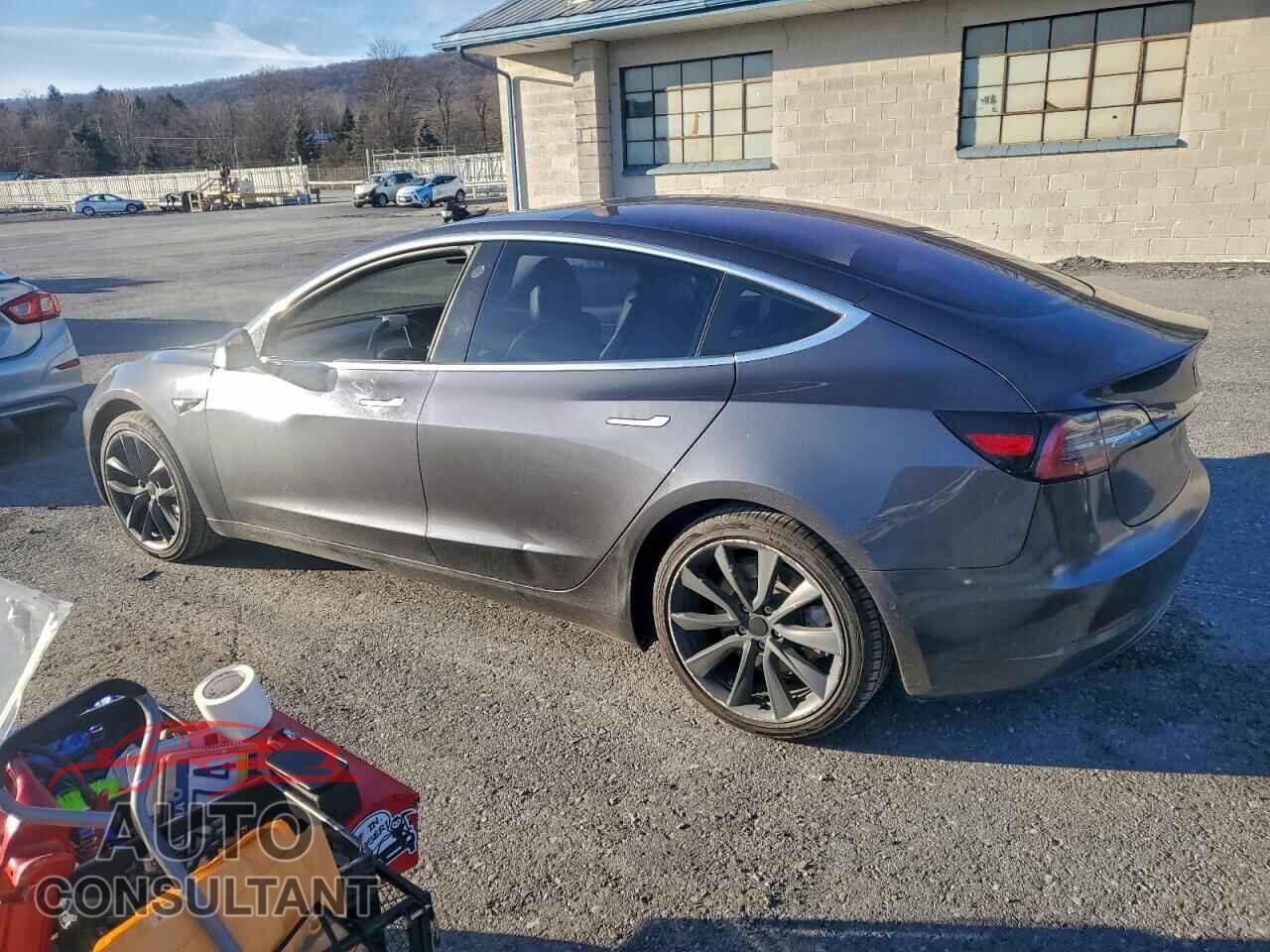 TESLA MODEL 3 2018 - 5YJ3E1EA5JF024108