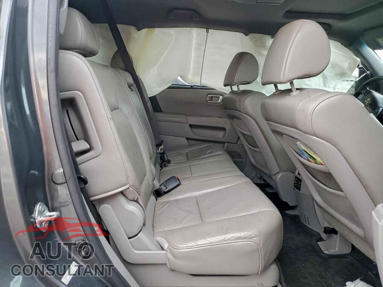 HONDA PILOT 2011 - 5FNYF4H98BB016642