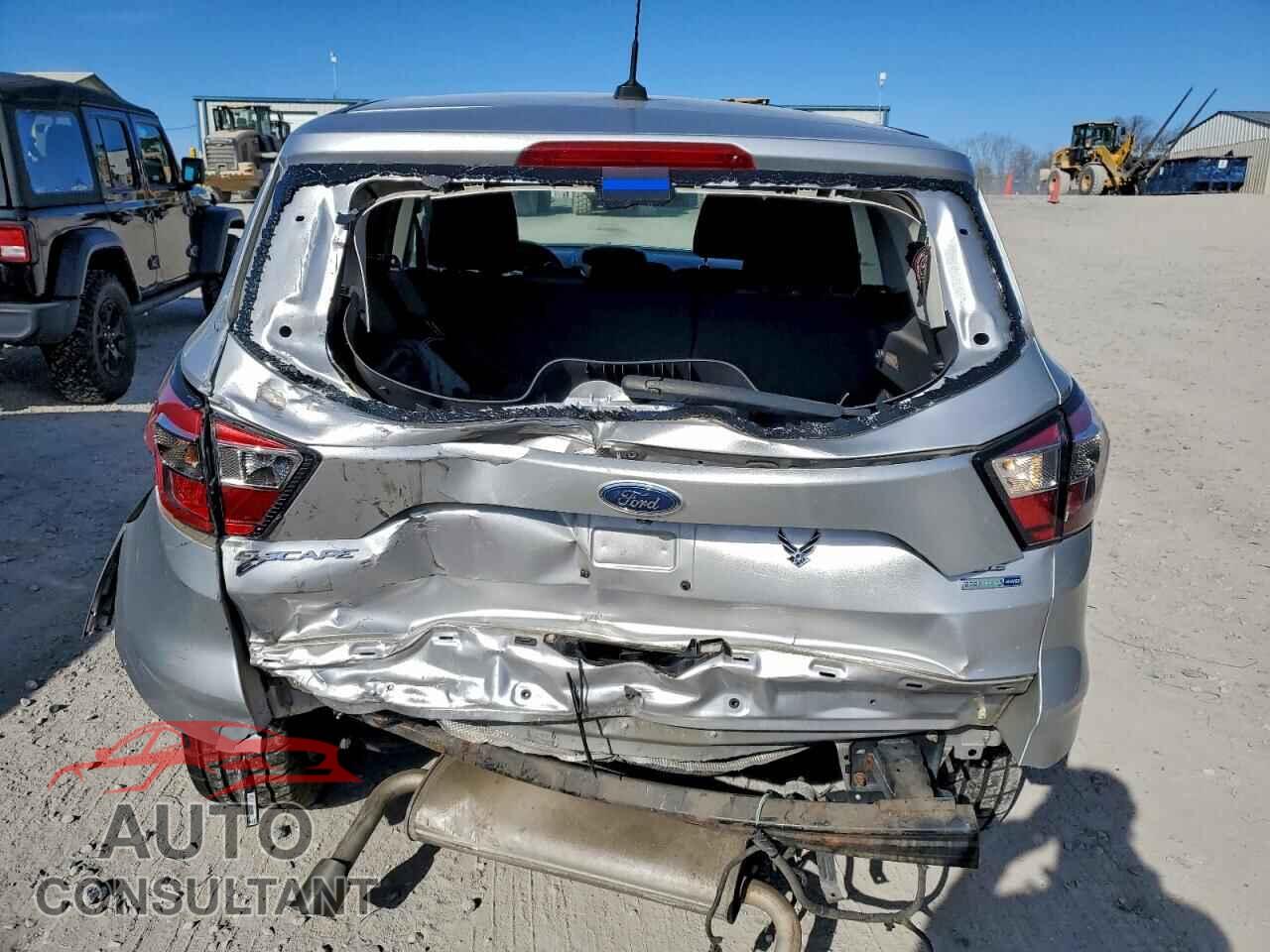 FORD ESCAPE 2017 - 1FMCU9G96HUC04439