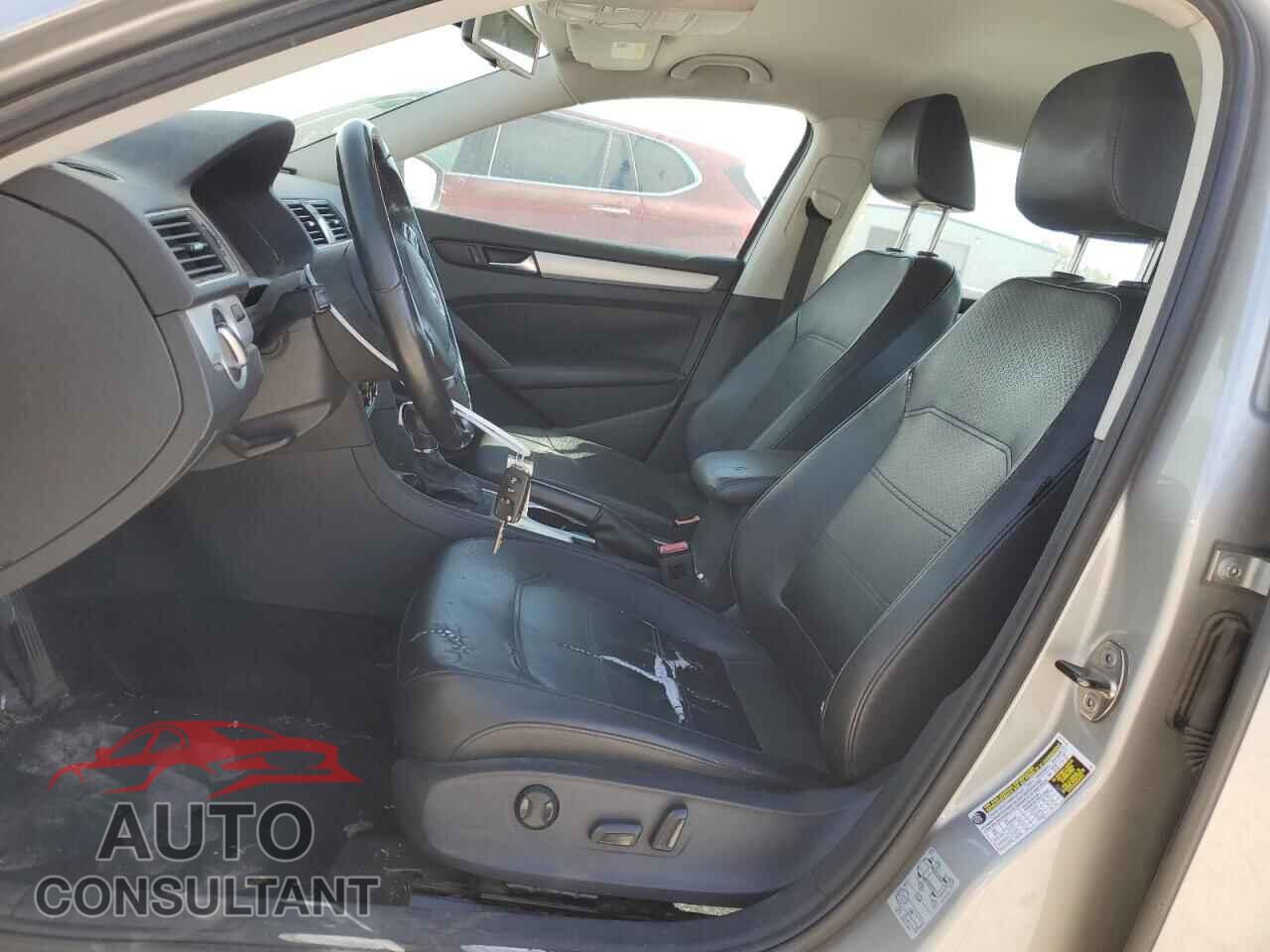 VOLKSWAGEN PASSAT 2013 - 1VWBP7A32DC064600