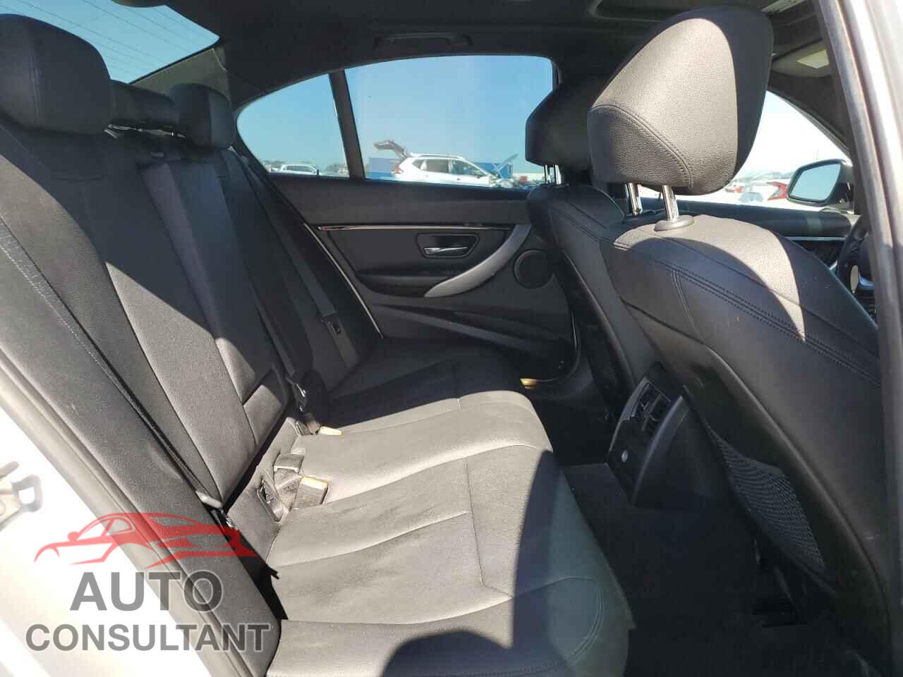 BMW 3 SERIES 2016 - WBA8E3G52GNU04712