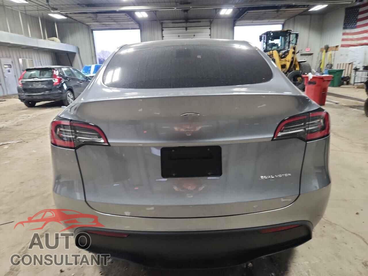 TESLA MODEL Y 2024 - 7SAYGDEE5RA287652