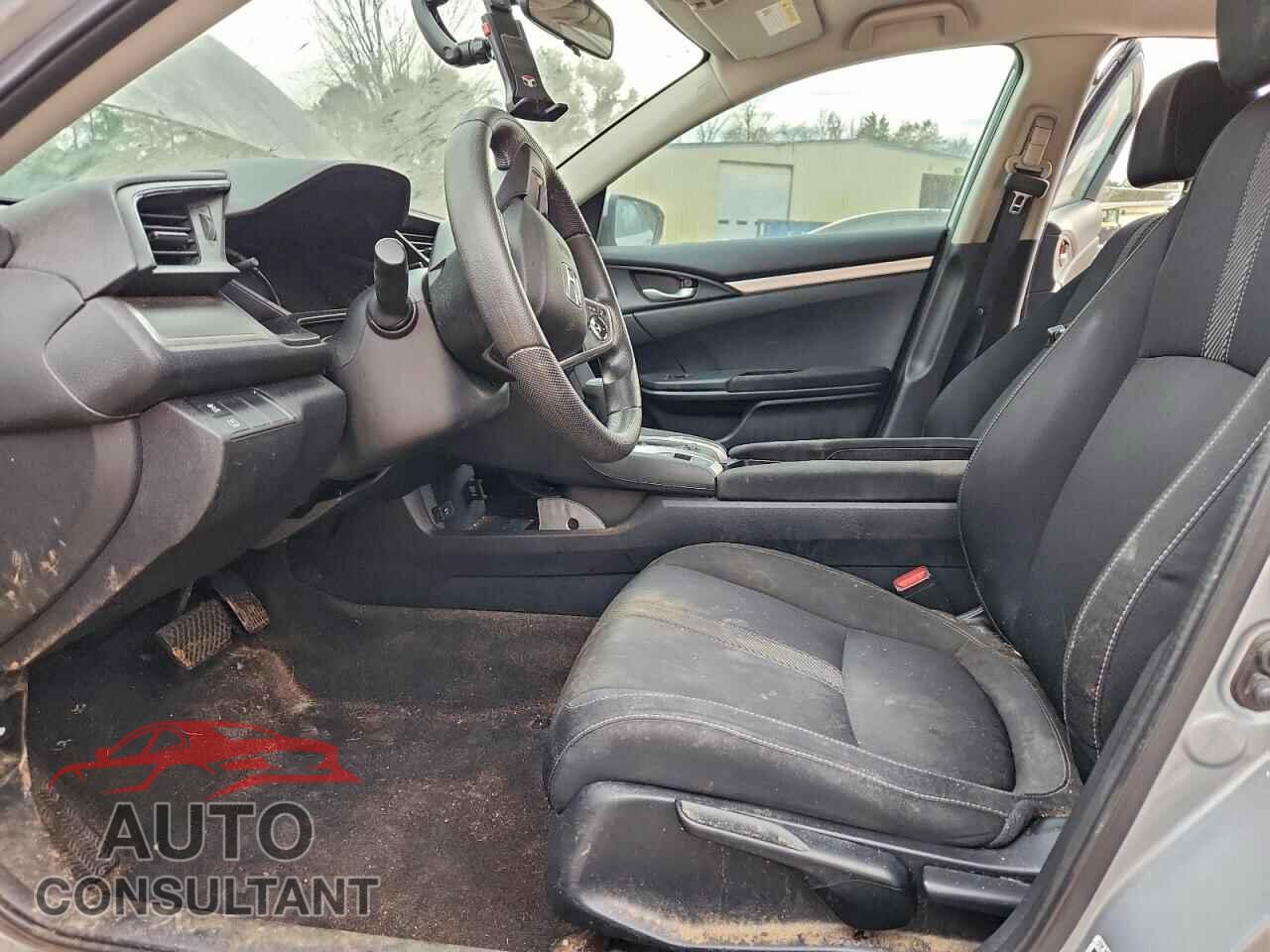 HONDA CIVIC 2018 - 2HGFC2F58JH572304