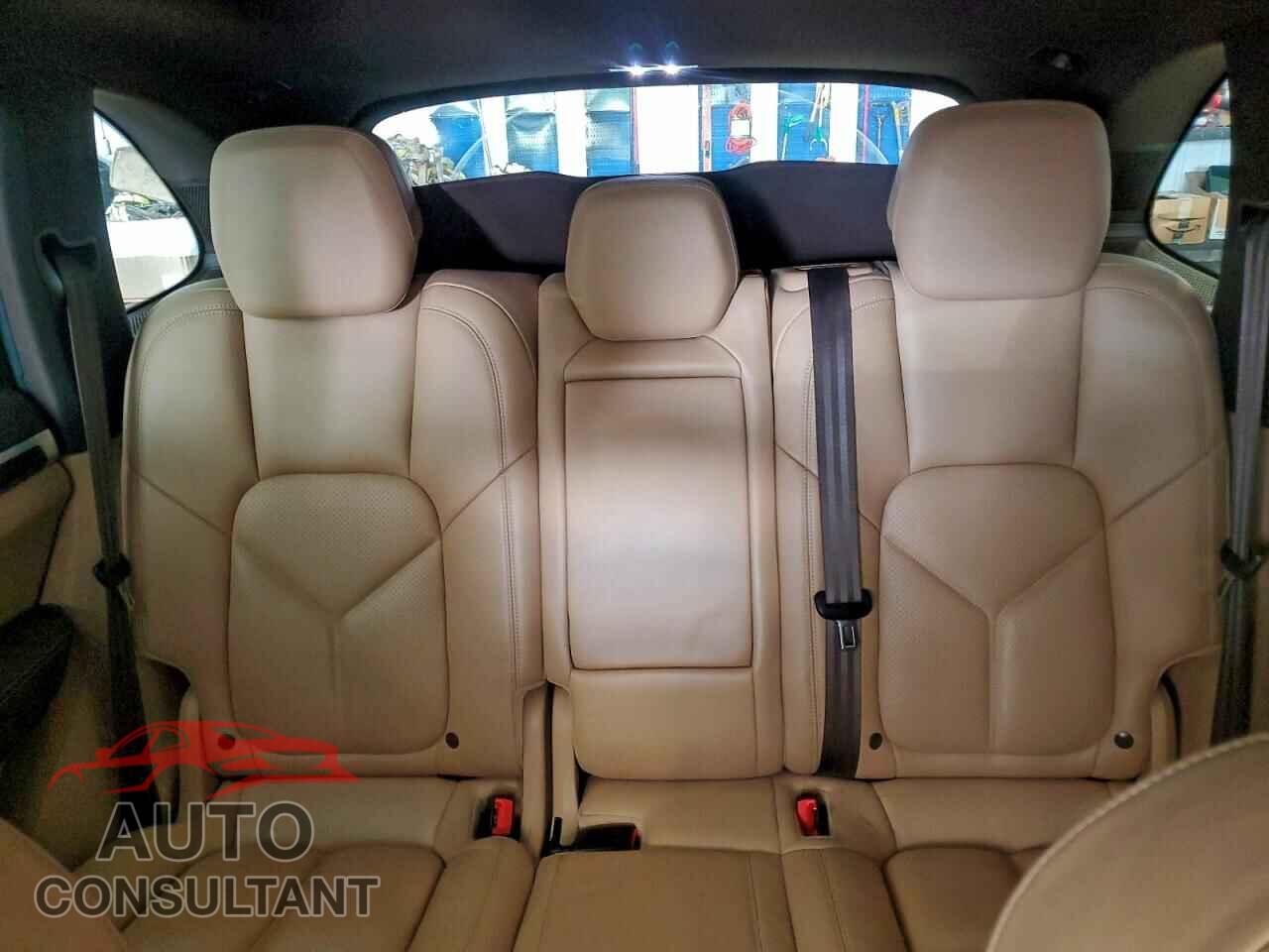 PORSCHE CAYENNE 2016 - WP1AA2A2XGLA00852