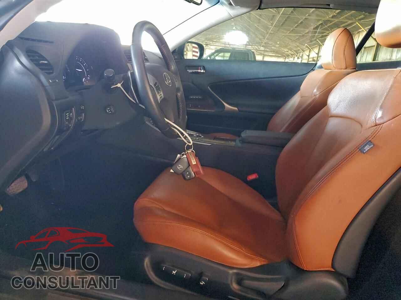 LEXUS IS 2011 - JTHFE2C22B2505161