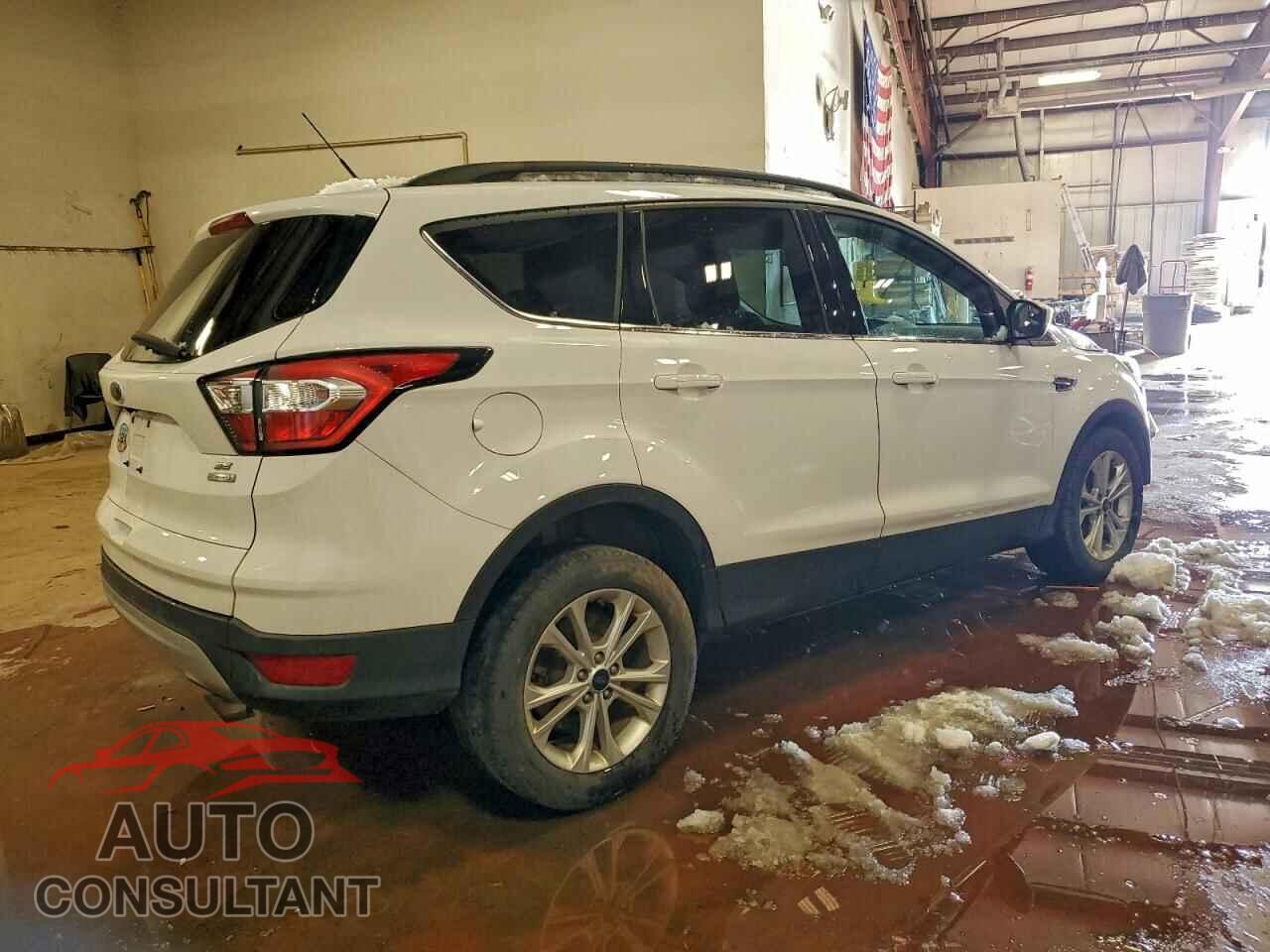 FORD ESCAPE 2018 - 1FMCU0GD8JUC47220