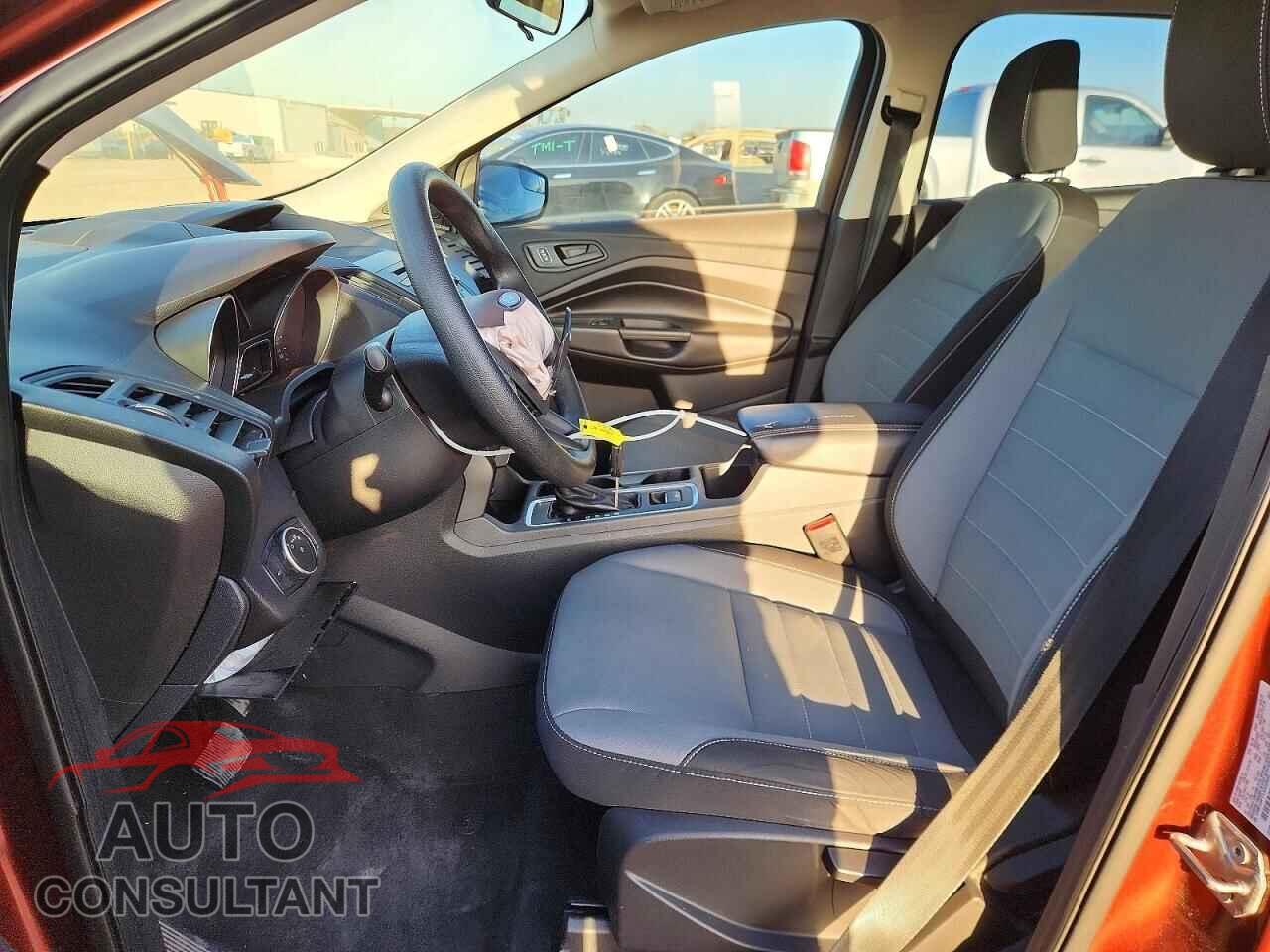 FORD ESCAPE 2018 - 1FMCU0F71JUC05855
