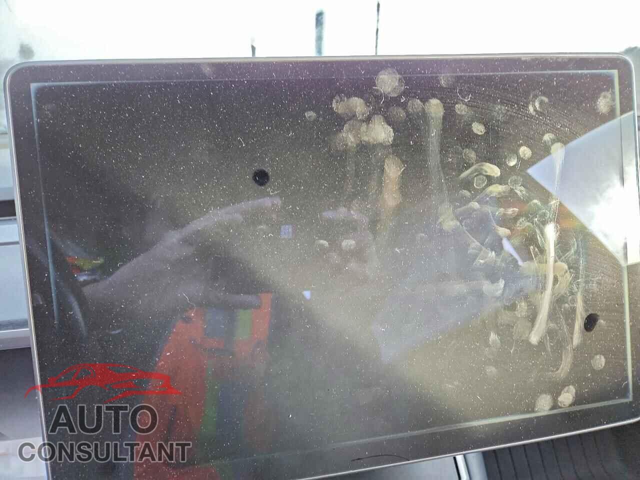 TESLA MODEL 3 2018 - 5YJ3E1EA1JF016538