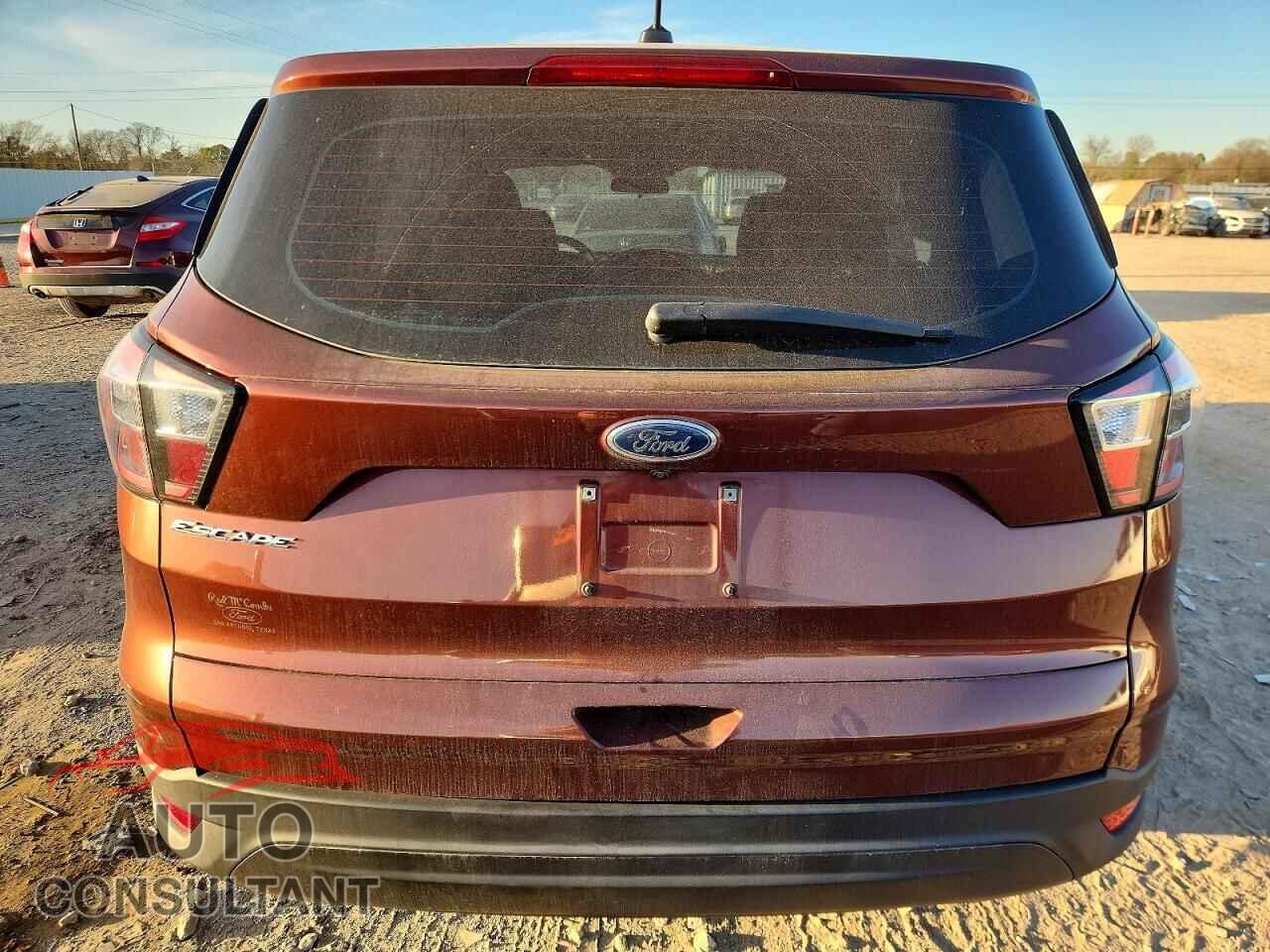 FORD ESCAPE 2018 - 1FMCU0F71JUC05855