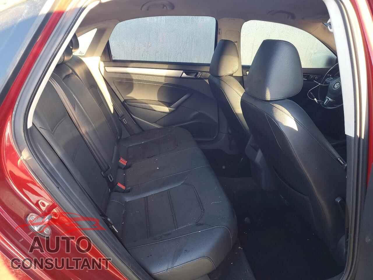 VOLKSWAGEN PASSAT 2015 - 1VWAT7A38FC053014