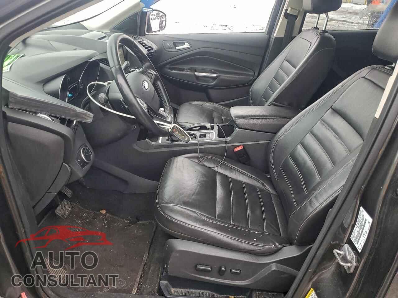 FORD ESCAPE 2017 - 1FMCU9J95HUB76478