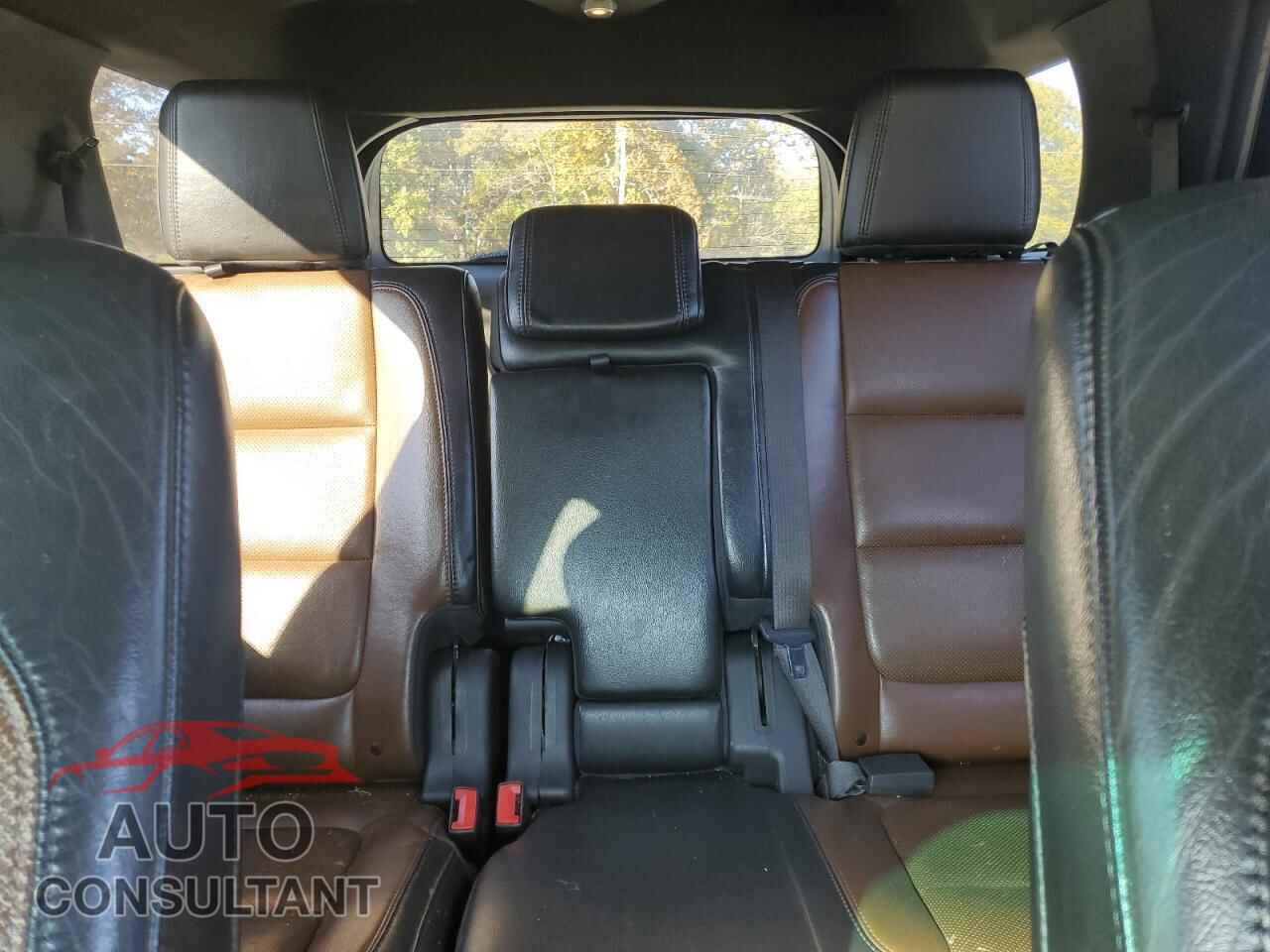 FORD EXPLORER 2011 - 1FMHK8F89BGA24165