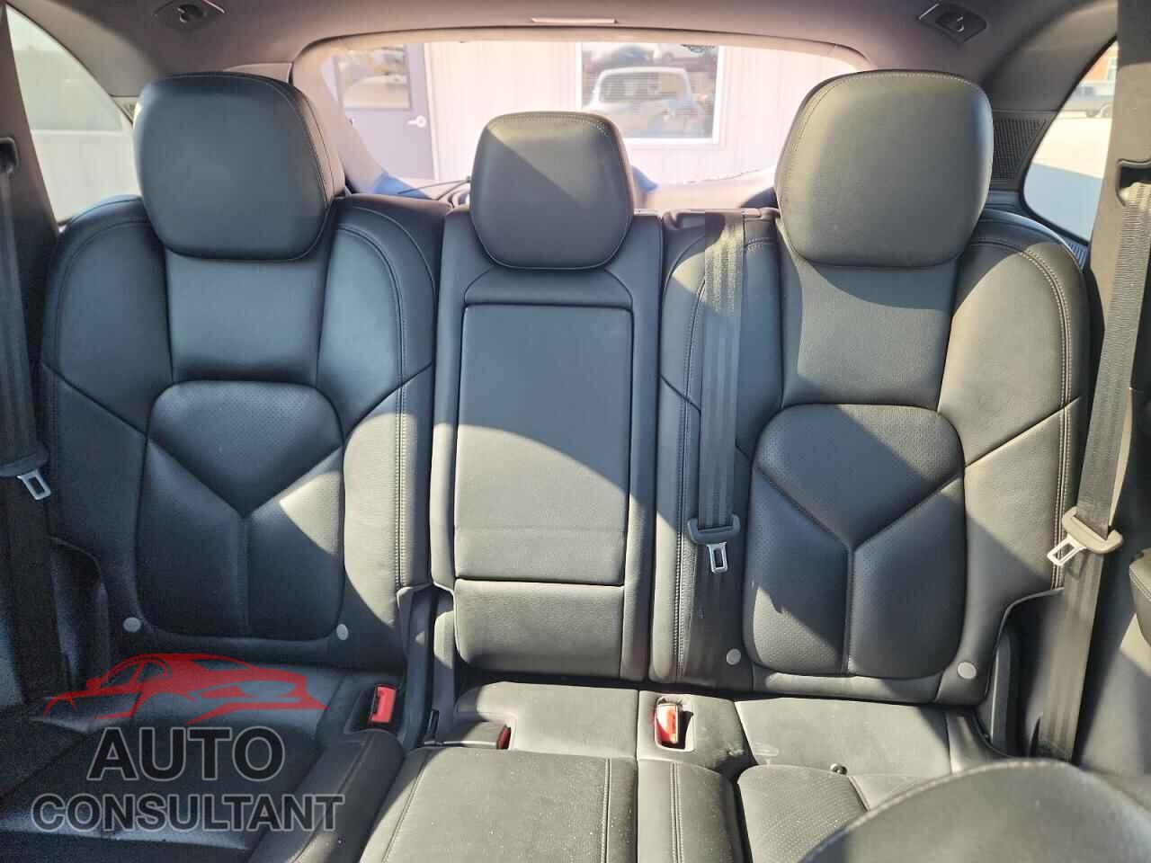 PORSCHE CAYENNE 2018 - WP1AA2A20JKA01201