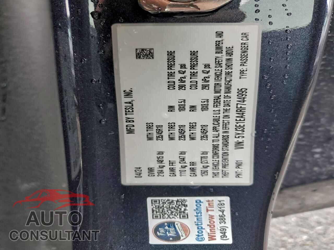 TESLA MODEL 3 2024 - 5YJ3E1EA4RF744995