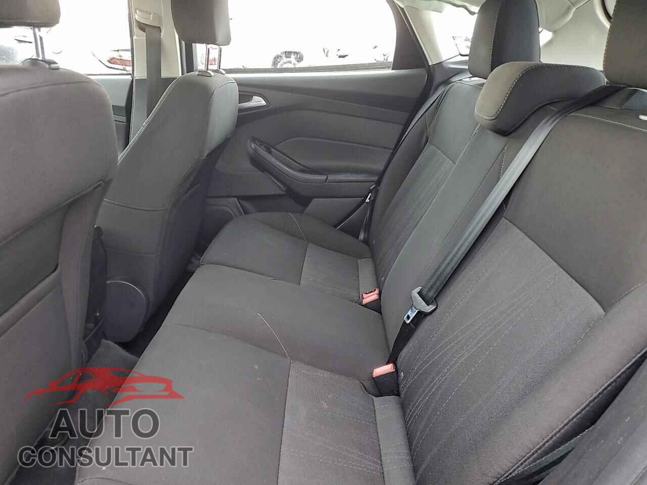 FORD FOCUS 2015 - 1FADP3K25FL287409