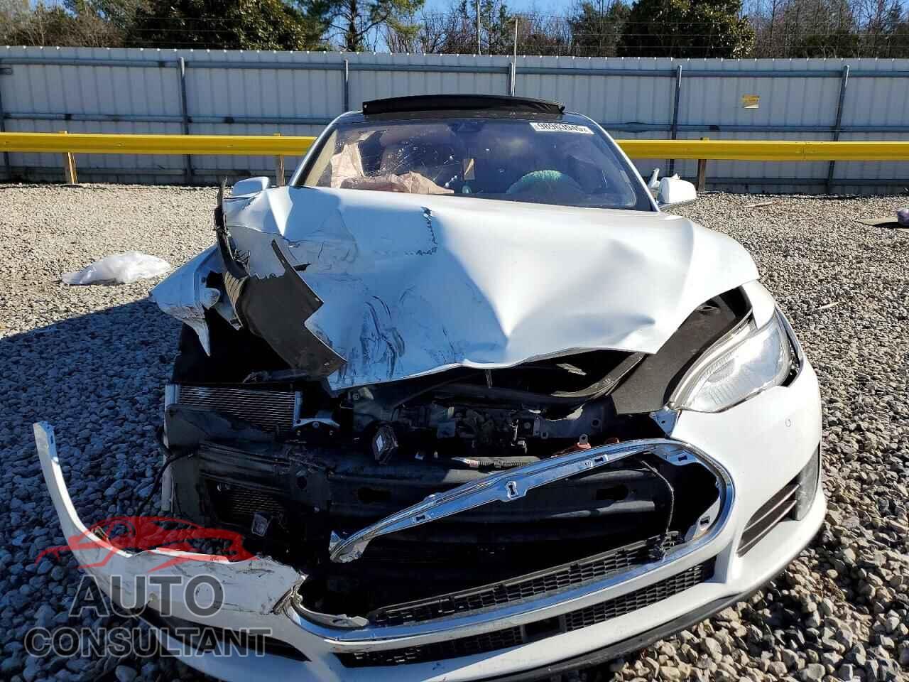 TESLA MODEL S 2015 - 5YJSA1E13FF104439